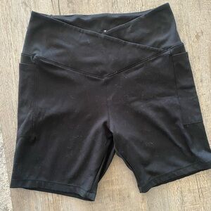Stretchable biker shorts with pockets